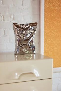 HKliving HK Objects: Vaas Bag Of Crisps - ACE7168 -Klassieke Verlichtingswinkel hkliving hk objects vaas bag of crisps ace7168 5