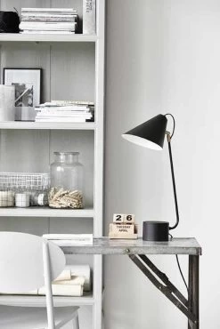 House Doctor Club Tafellamp Messing Ijzer -Klassieke Verlichtingswinkel house doctor club tafellamp messing ijzer 1